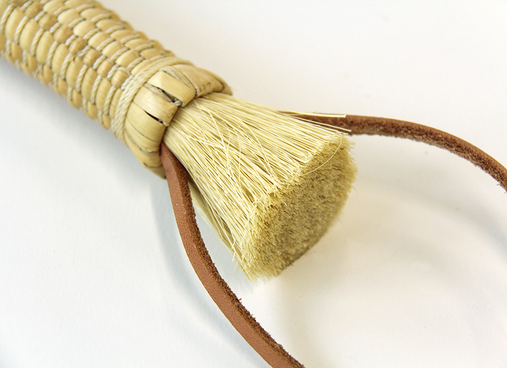 Handbesen mit filigranem Griff