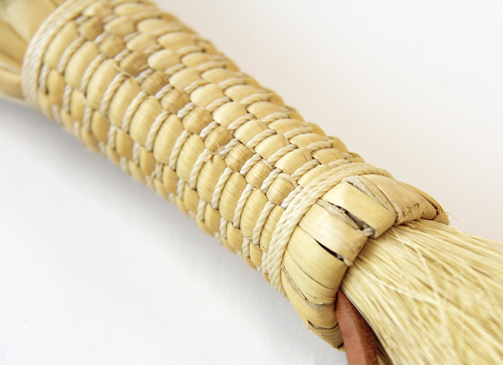 Handbesen mit filigranem Griff