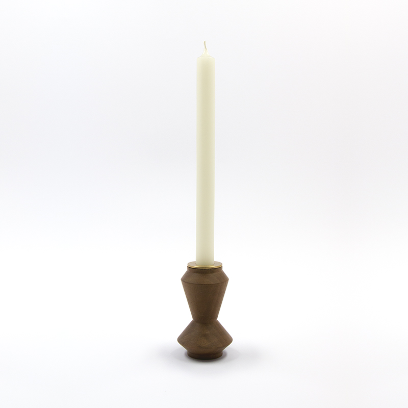 Kerzenständer aus Schweizer Nussbaum