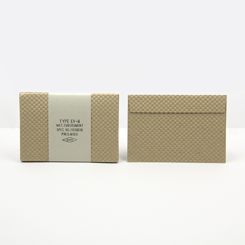 Couverts mit geprägter Oberfläche