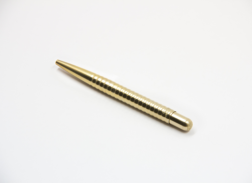 Taschenkugelschreiber aus Messing gerippt
