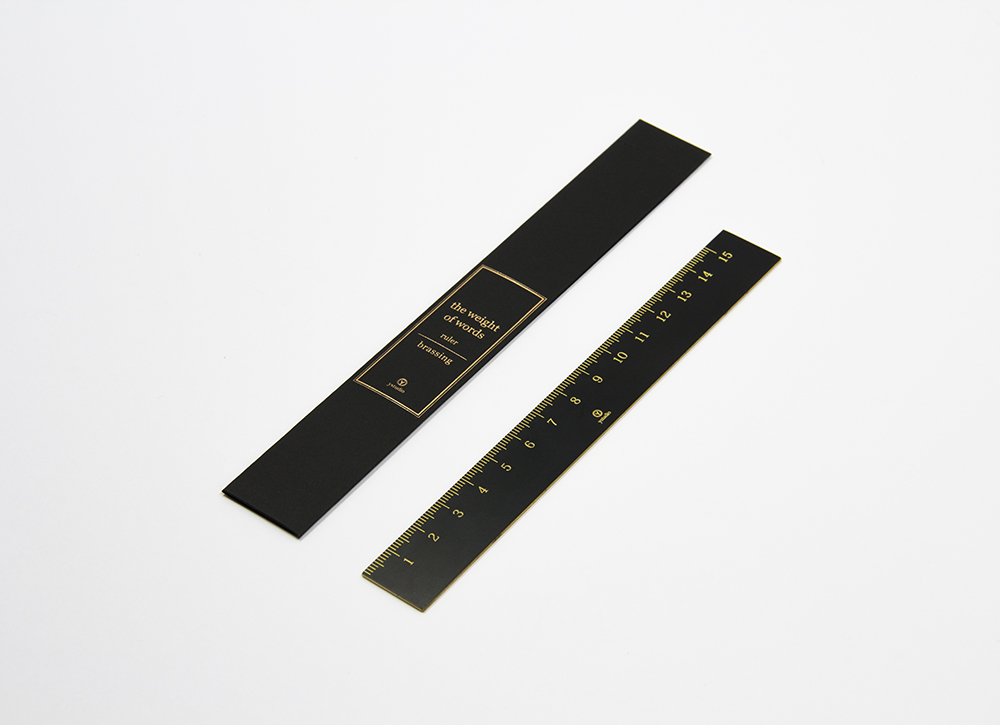 Masstab mit Messingkern, schwarz lackiert