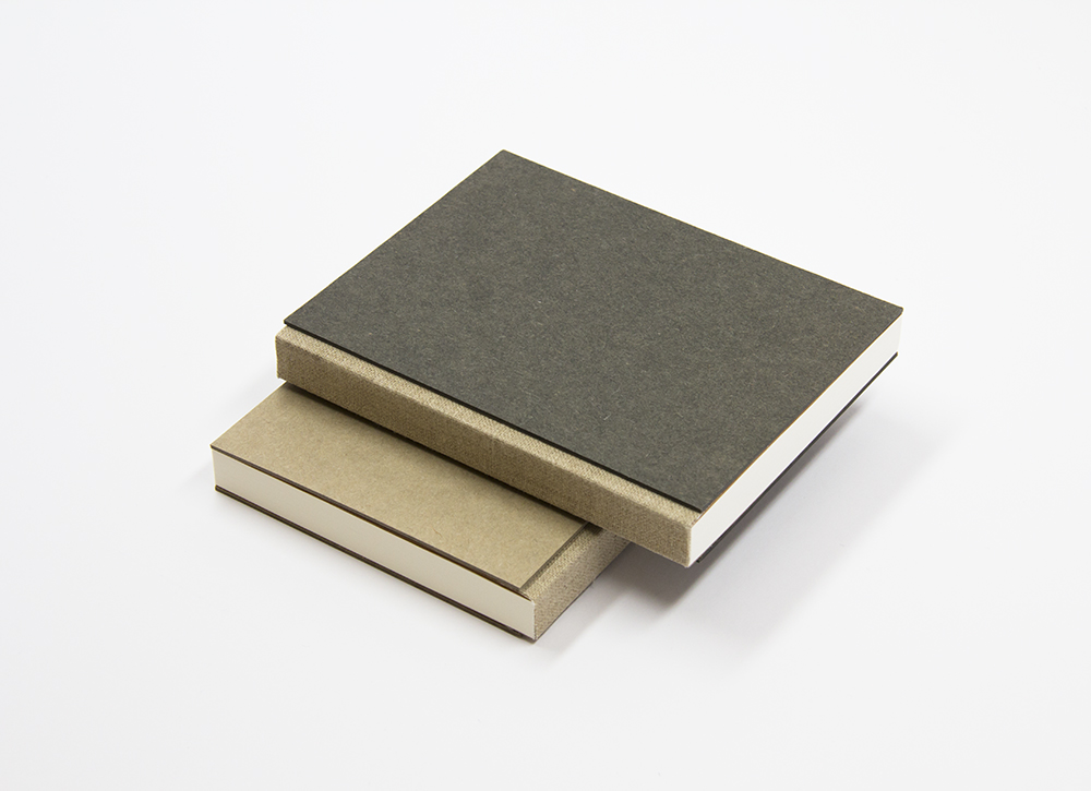 Kompaktes Notizbuch mit Leinenrücken