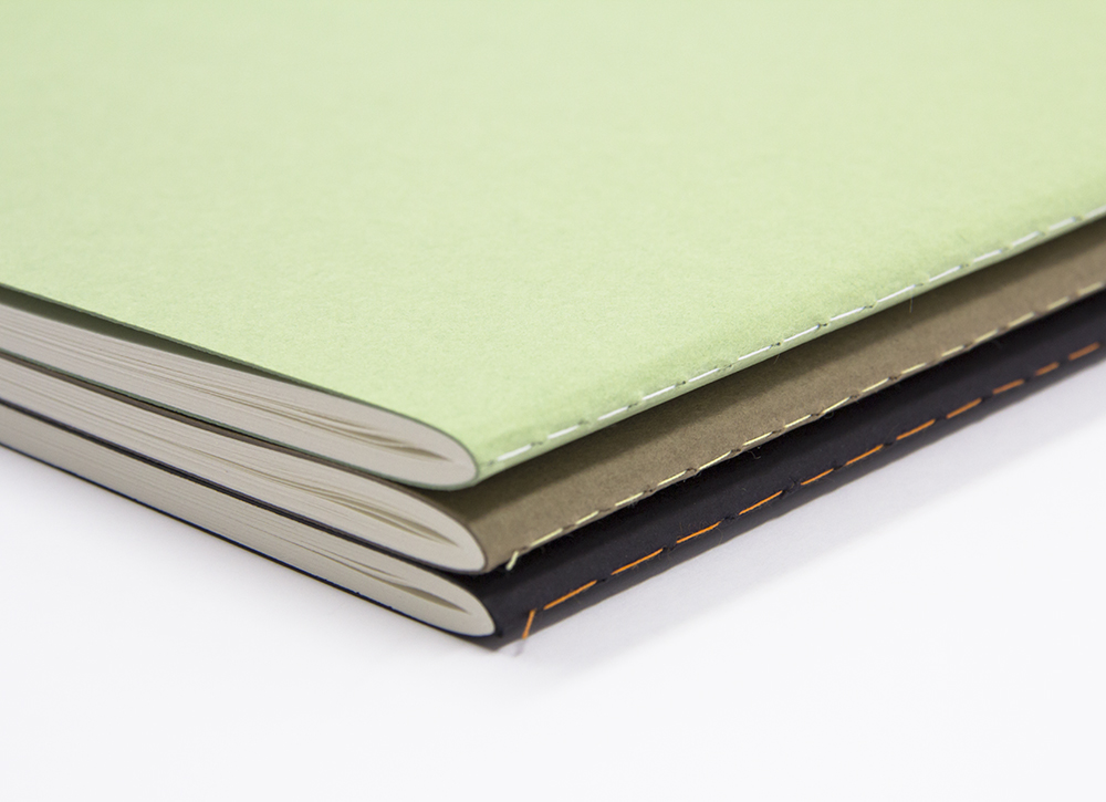 Notizheft mit farbiger Steppstichheftung