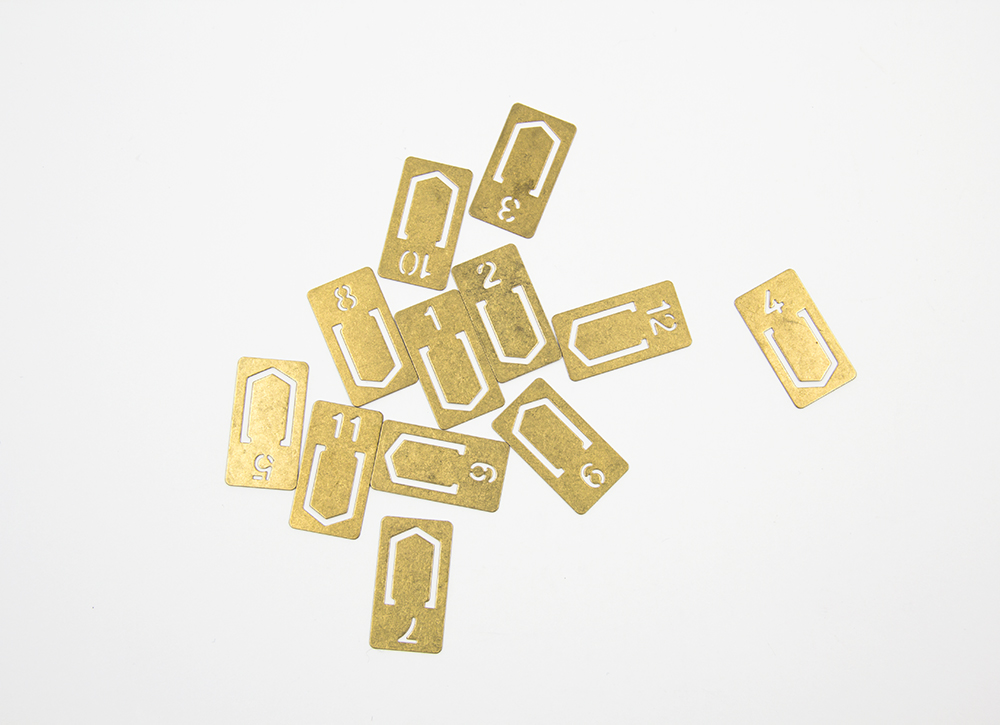 Nummern-Clips aus Messing
