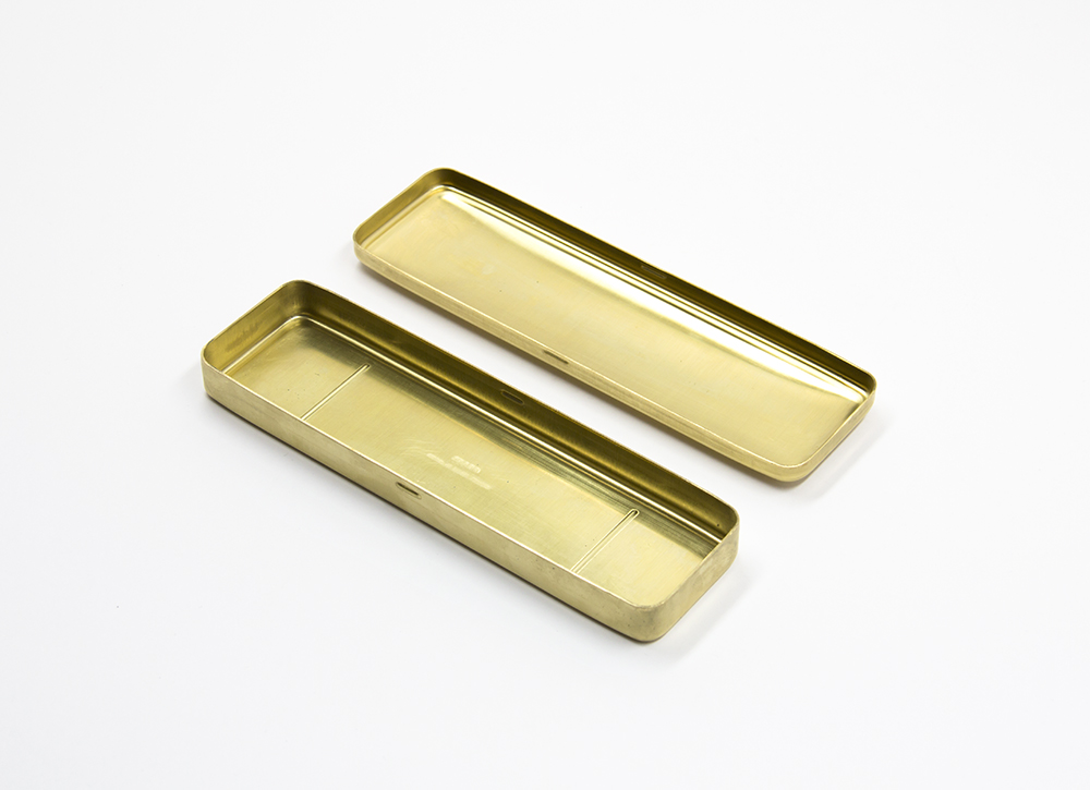 Massive Schreibtisch-Schatulle aus Messing