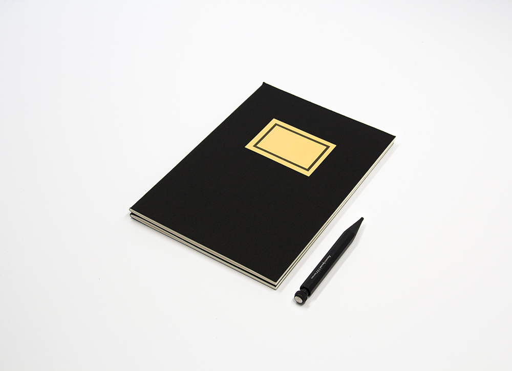 Skizzenheft mit Etikette