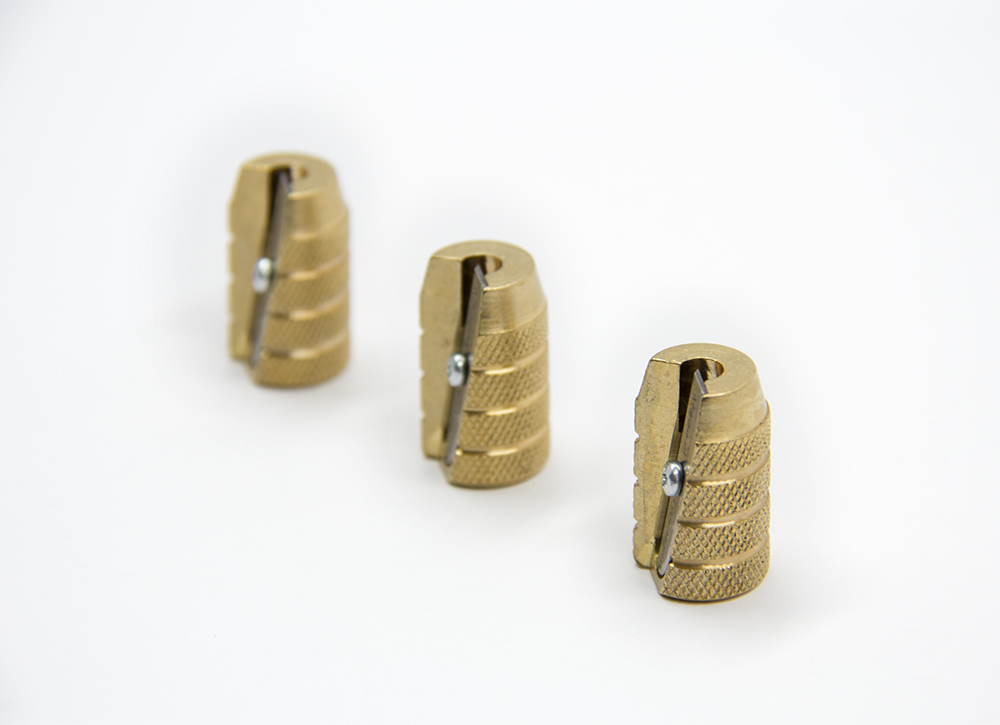 Spitzer aus massivem Messing