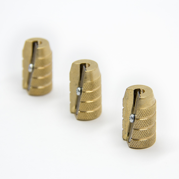 Spitzer aus massivem Messing