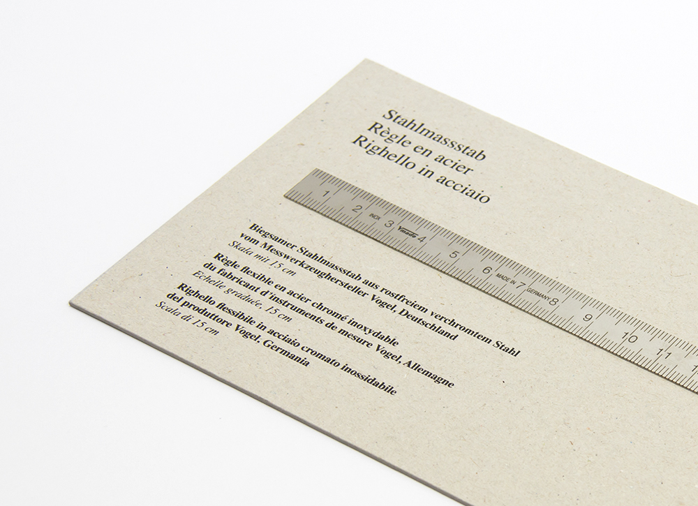 Stahlmassstab in zwei Längen