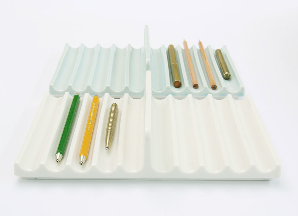 Utensilienbox aus Porzellan und Massivholz