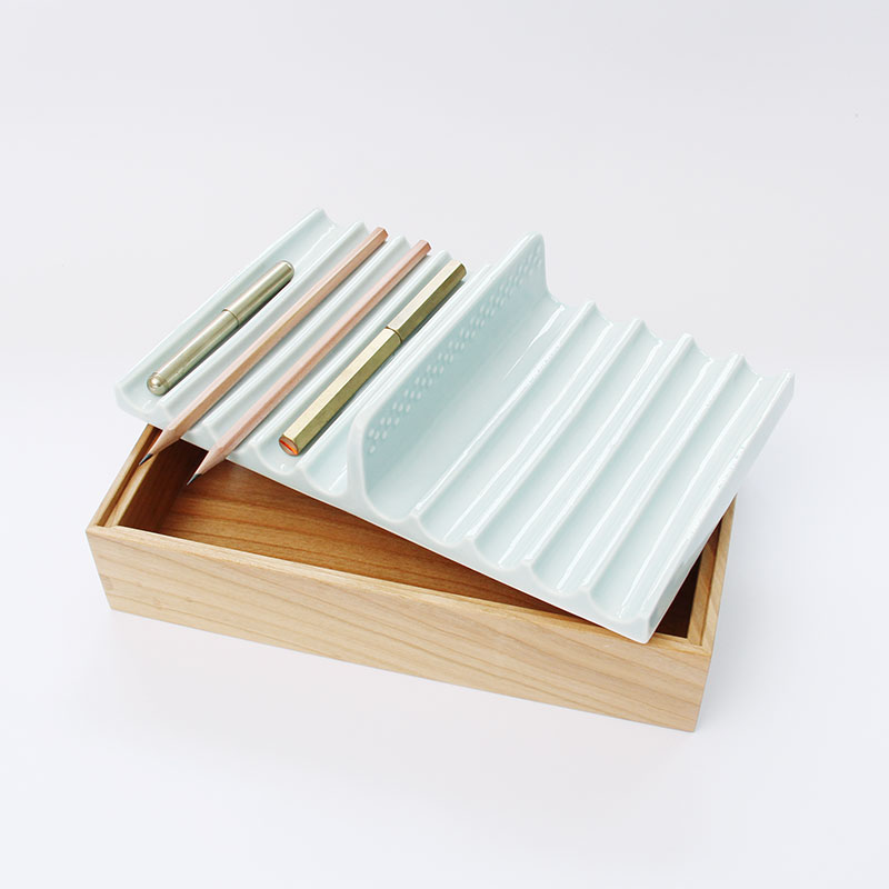 Utensilienbox aus Porzellan und Massivholz