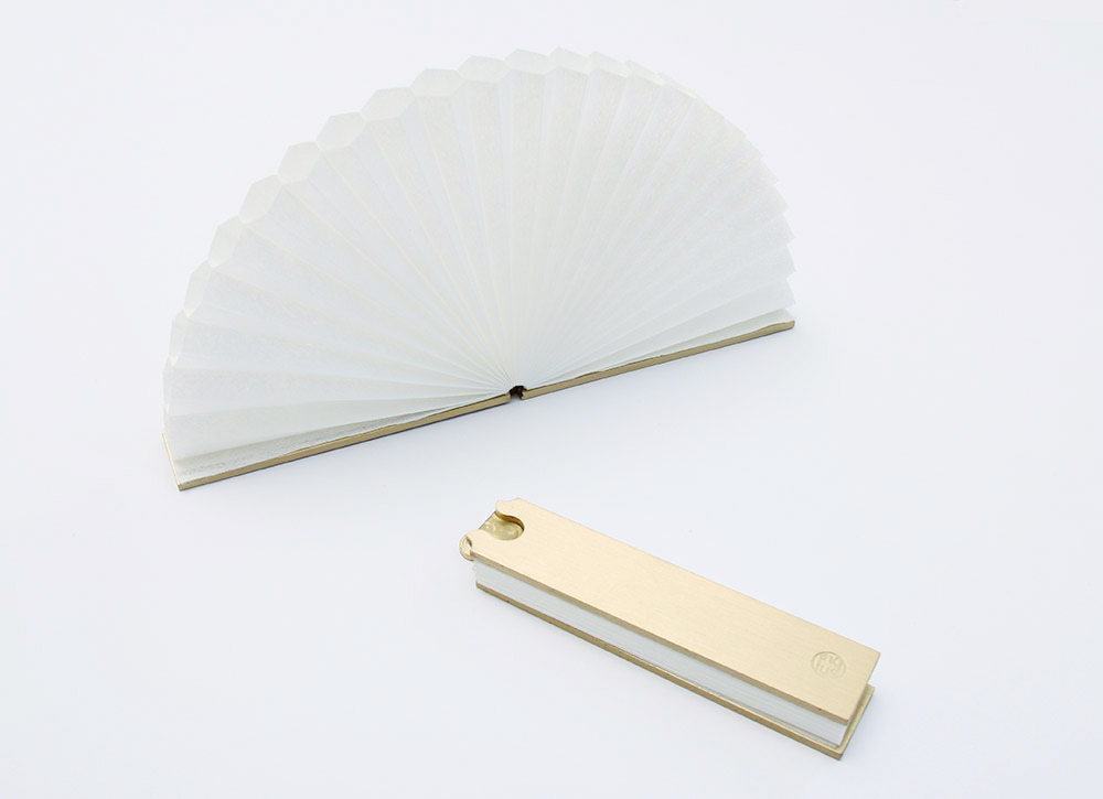 Filigraner Stiftehalter aus Papier 