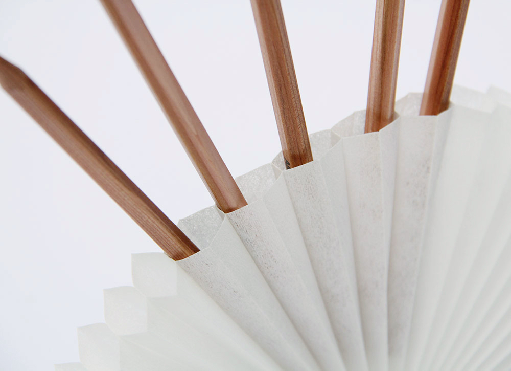 Filigraner Stiftehalter aus Papier 